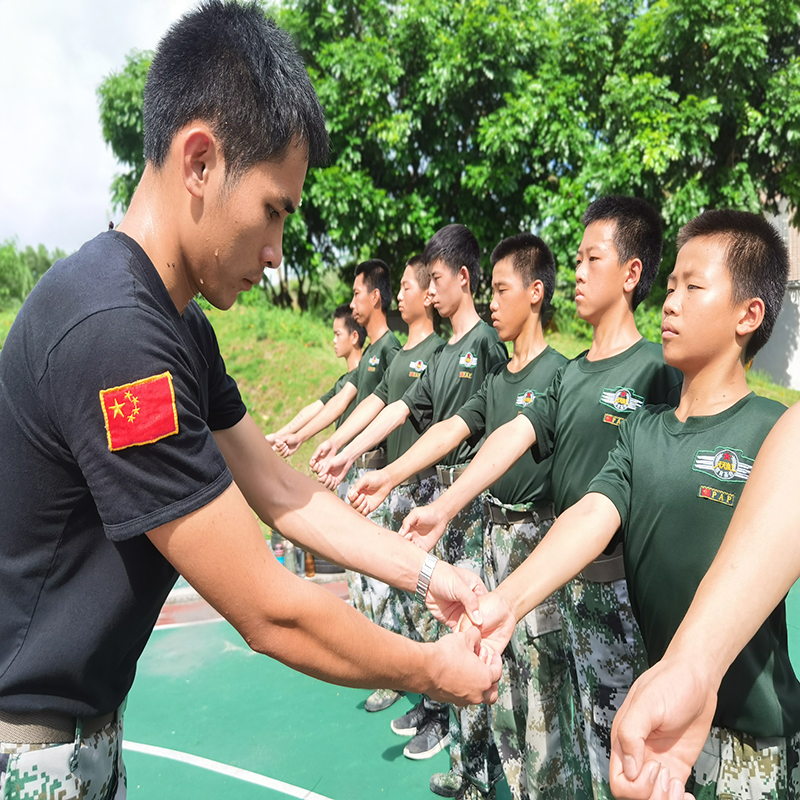 封閉式特訓學校